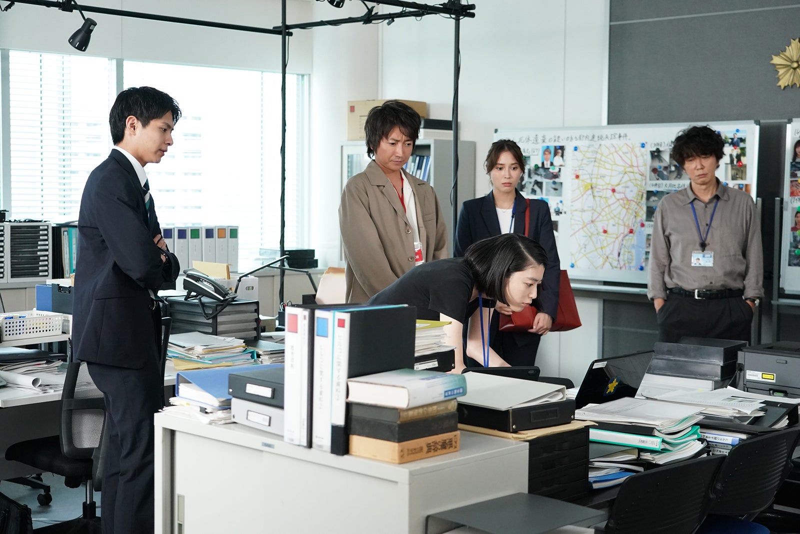 小宮璃央、藤原竜也、成海璃子、広瀬アリス、ユースケ・サンタマリア「全領域異常解決室」（C）フジテレビ