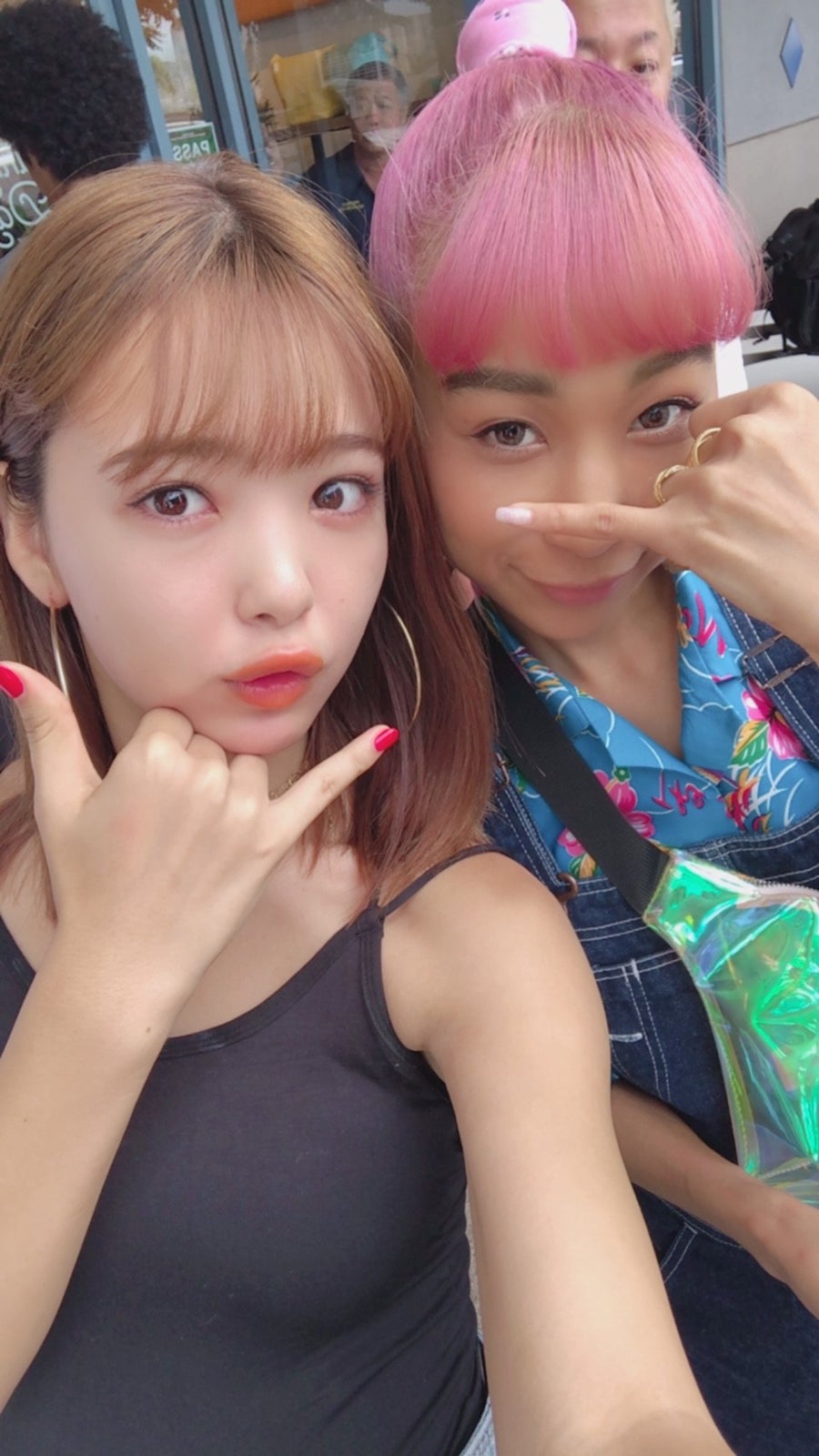 （左から）藤田ニコル、青山テルマ（提供画像）