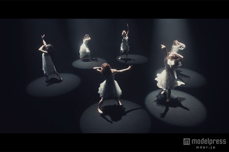 Flower「瞳の奥の銀河（ミルキーウェイ）」MVより