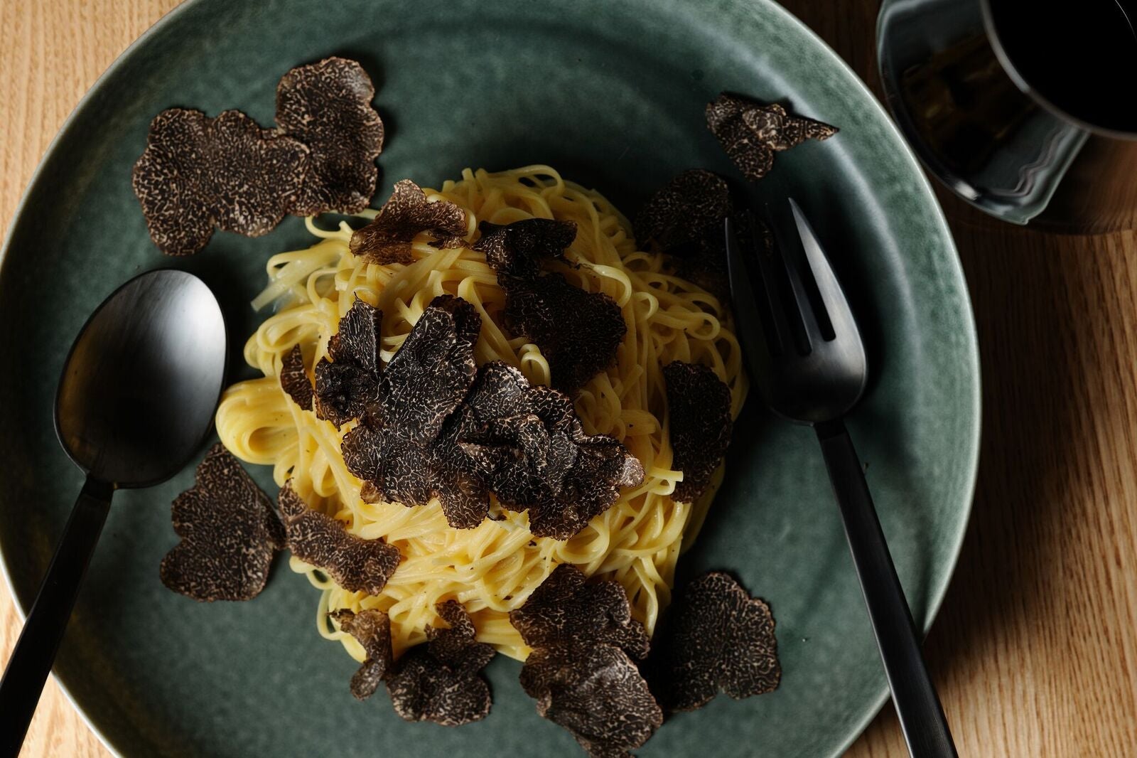 トリュフをつかったフレッシュパスタ2,900円／画像提供：OUT