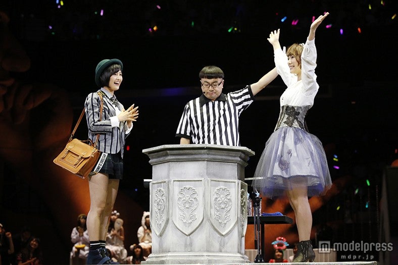 『AKB48グループ じゃんけん大会～拳で勝ち取れ！1／300ソロデビュー争奪戦～』（C）AKS