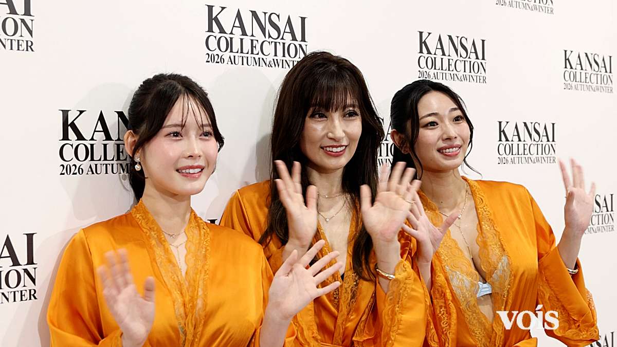 熊田曜子、後輩の白川愛梨＆星野琴と水着ランウェイ 体脂肪率は10％も「あまりバキバキすぎても…」