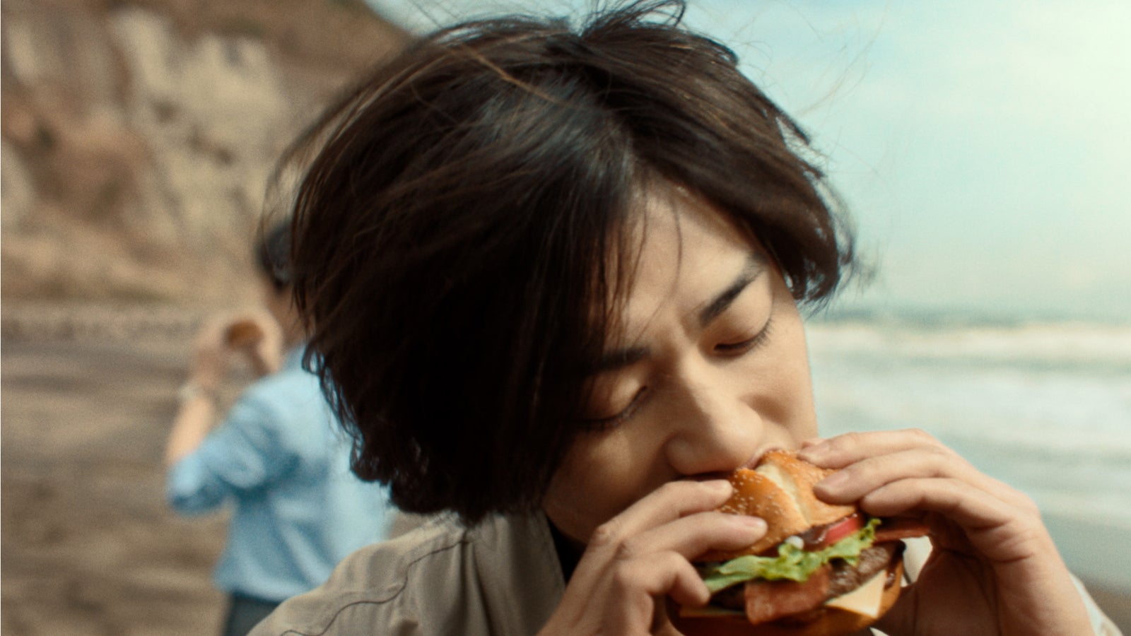 赤西仁／新CM「好きな方へ、一歩。」篇より（提供写真）