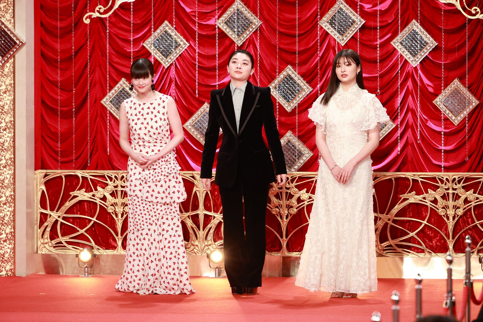 今田美桜、三浦透子、吉川愛（C）東京写真記者協会