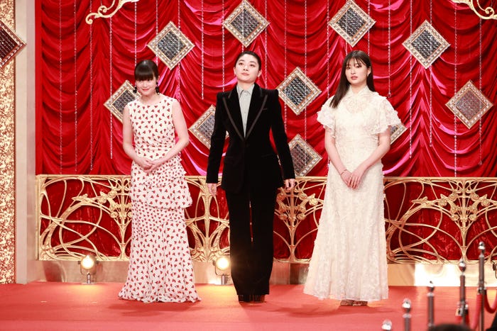 今田美桜、三浦透子、吉川愛(C)東京写真記者協会