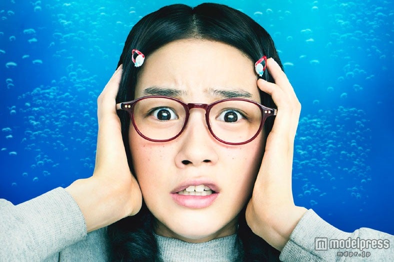 能年玲奈“ほぼスッピン”オタク姿解禁　菅田将暉の“可愛すぎる”女装も