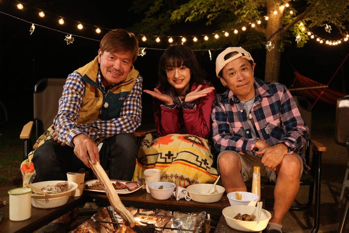 (左から)ヒロミ、門脇麦、岡村隆史(C)フジテレビ