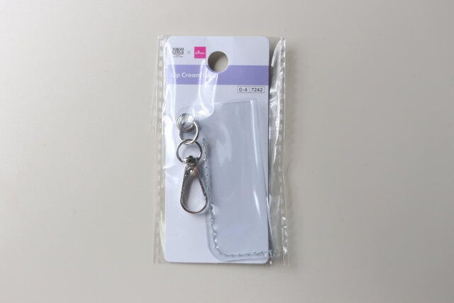 ダイソーのリップクリームケースのパッケージ