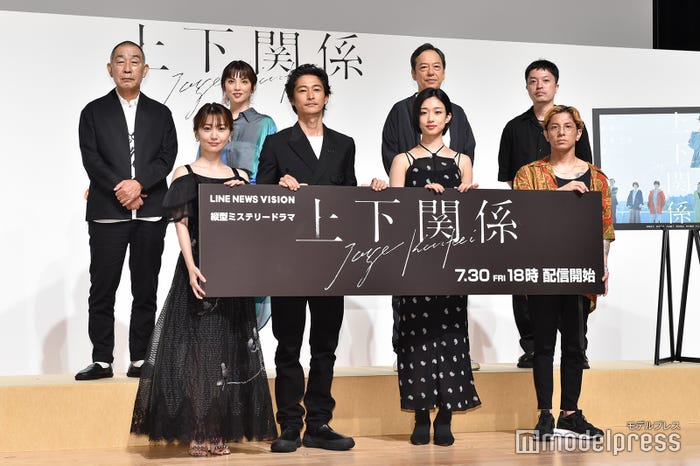 (前列左から)大島優子、窪塚洋介、河合優実、降谷建志、(後列左から)でんでん、田中麗奈、板尾創路、柿本ケンサク監督 (C)モデルプレス