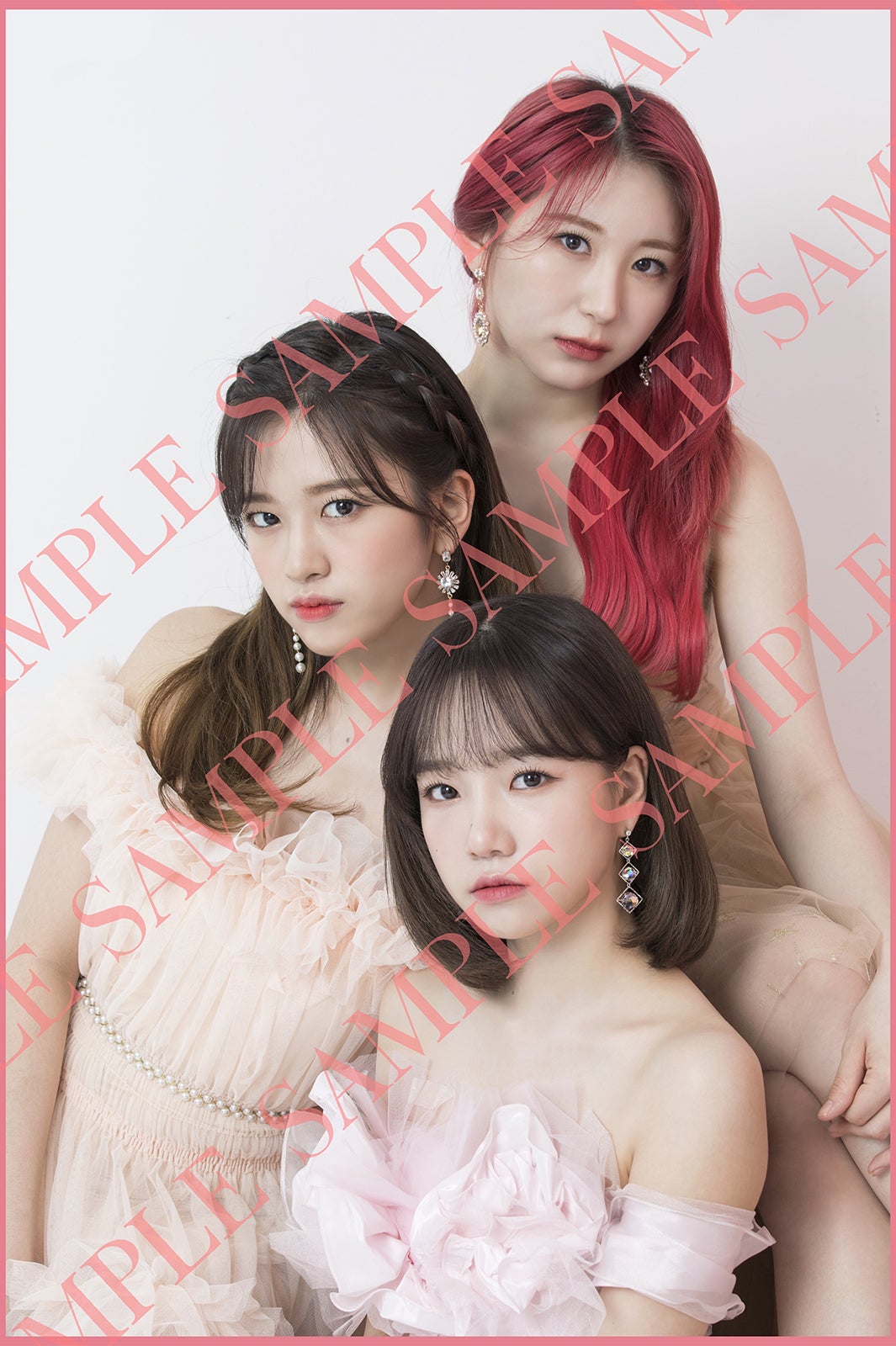 （上から）イ・チェヨン(右上)、アン・ユジン、チョ・ユリ／紀伊國屋書店＆コーチャンフォーグループ限定版（提供写真）