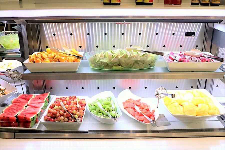 新宿高野フルーツバーショーケース