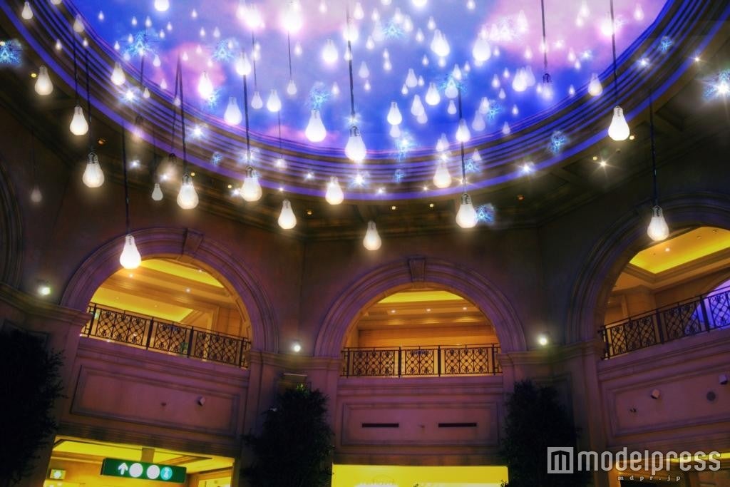 フィラメント イルミネーション（オリーブ広場）／画像提供：森ビル