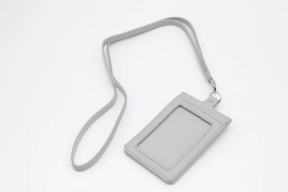 ダイソー　レザー調パスケース（ベーシック）