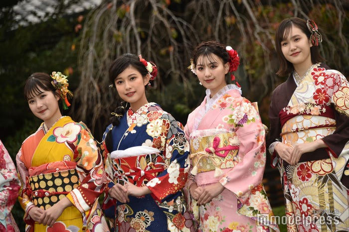 井頭愛海、玉田志織、鶴嶋乃愛、尾碕真花(C)モデルプレス