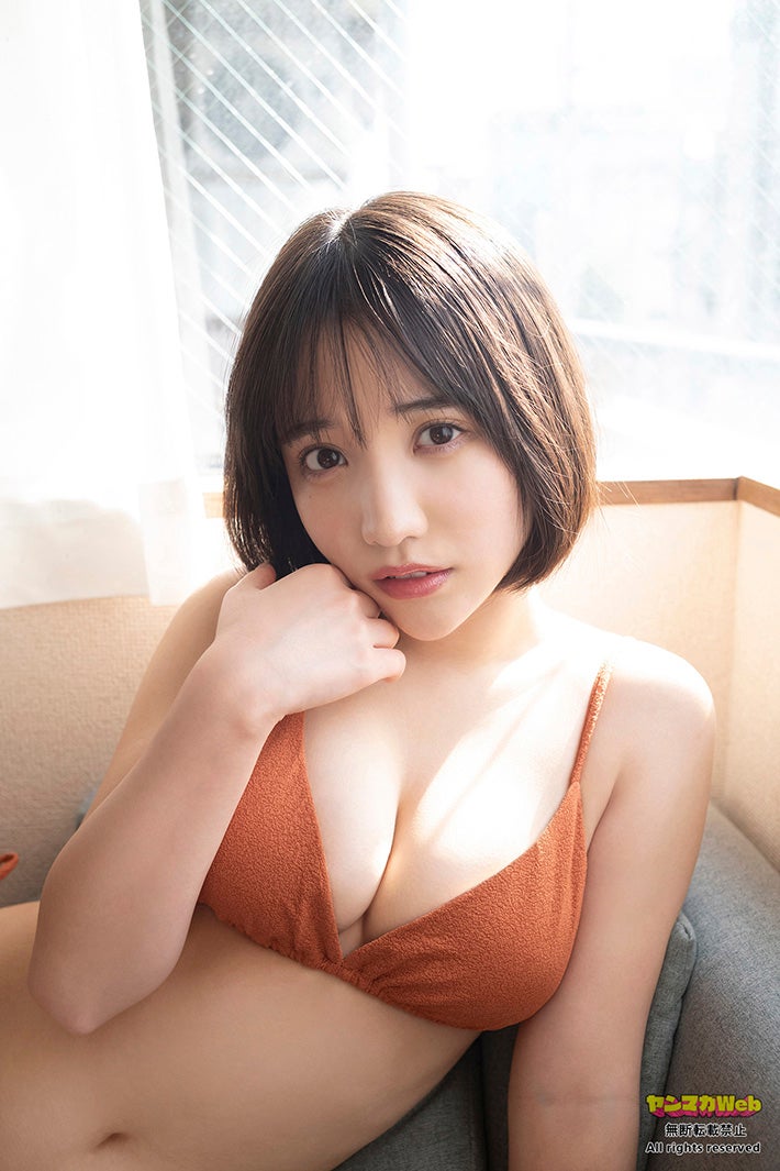 INUWASI・はのんまゆ、美バスト全開 シックな水着姿で大人な雰囲気に