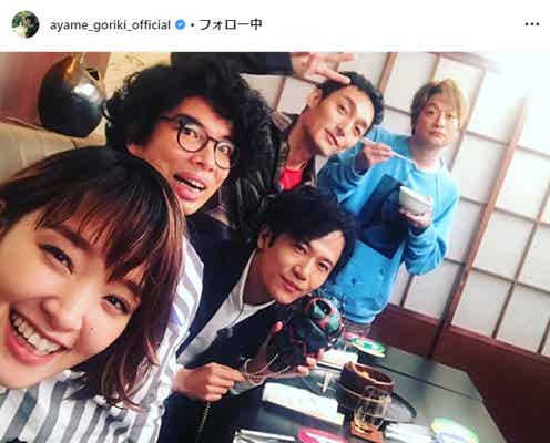 剛力彩芽、稲垣吾郎&草なぎ剛&香取慎吾らとの豪華ショットに反響
