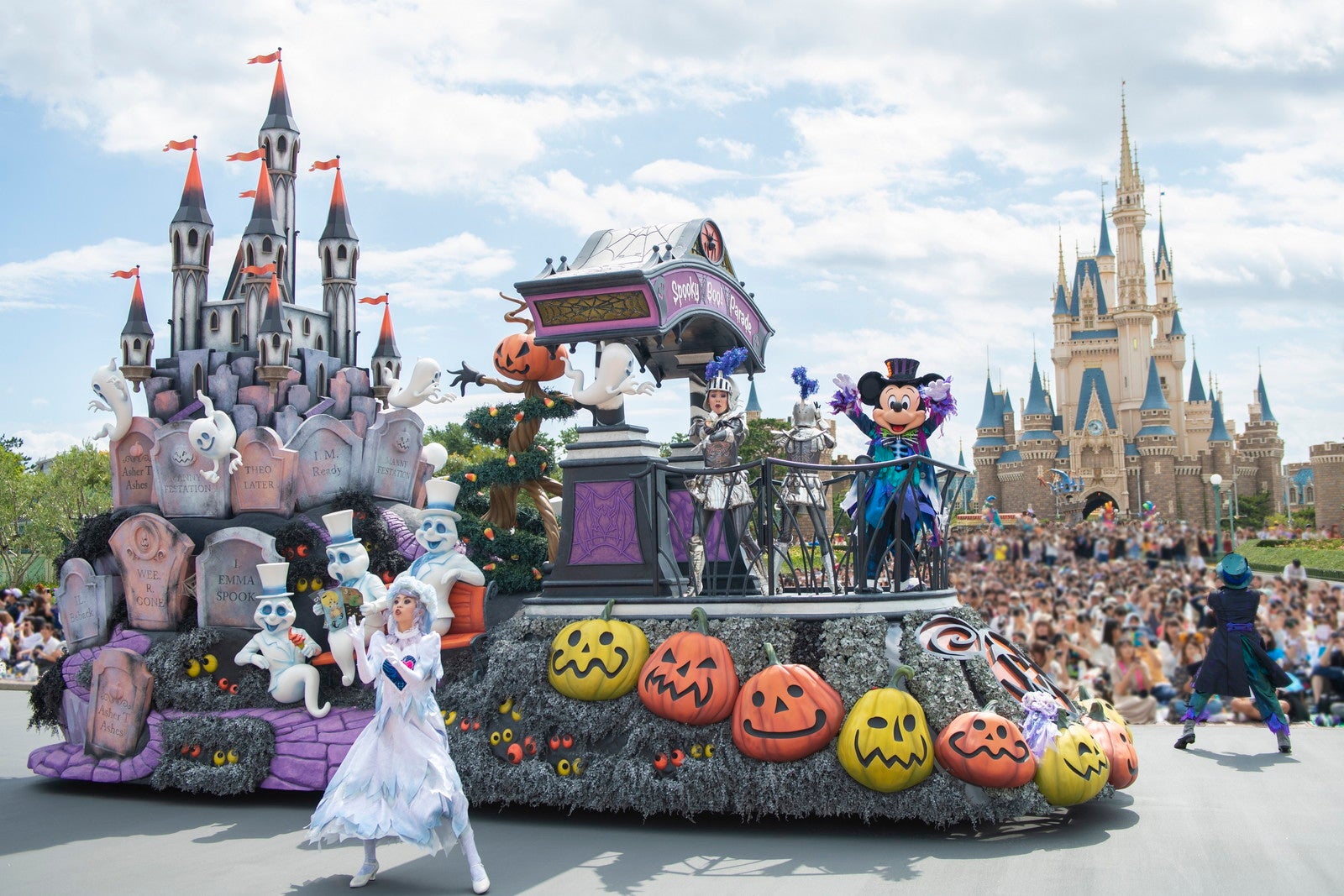 TDL＆TDSで「ディズニー・ハロウィーン」パレードのフロート停止演出が