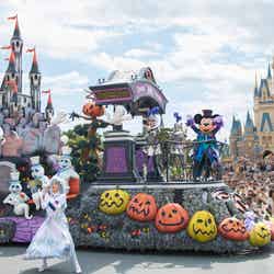 東京ディズニーランド「スプーキー“Boo!”パレード」（C）Disney