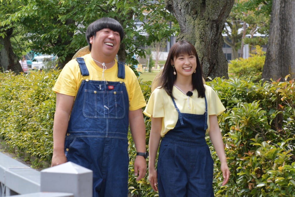 日村勇紀、土屋太鳳（C）TBS
