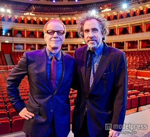 (右)ティム・バートン、(左)ダニー・エルフマン(C)Paul Sanders