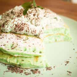 チョコミン党注目「シナモンズ」の“チョコミントパンケーキ”にハマる人続出中!/画像提供:シナモンズレストラン