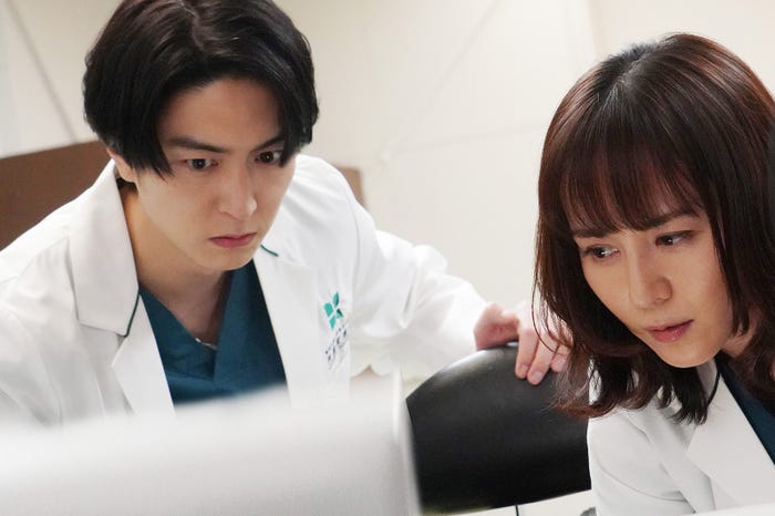 稲葉友、比嘉愛未(C)日本テレビ