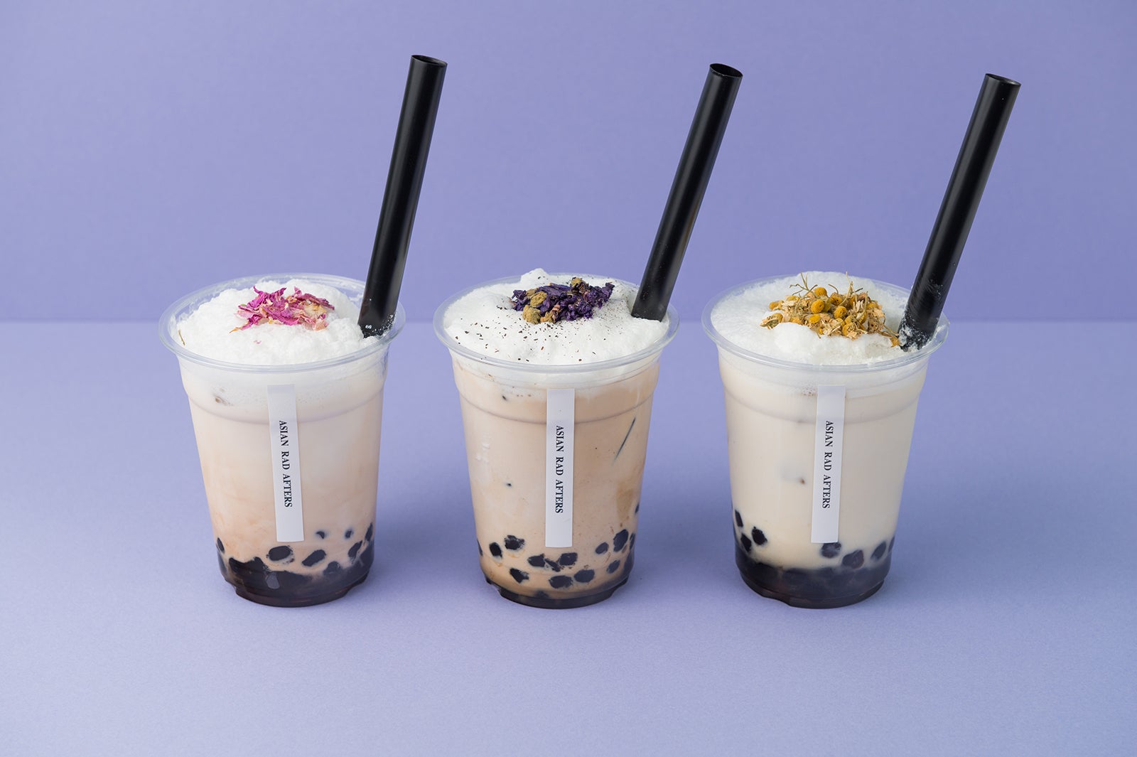 花降るフラワーバブルティー各￥740／画像提供：ASIAN RAD TEA COMPANY