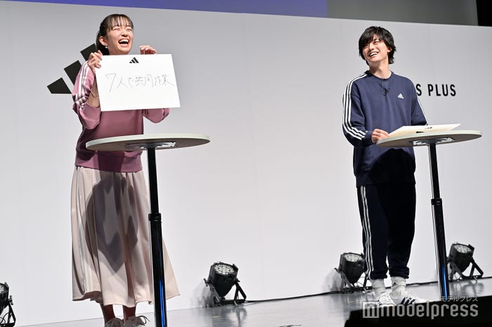 佐藤栞里、櫻井海音(C)モデルプレス