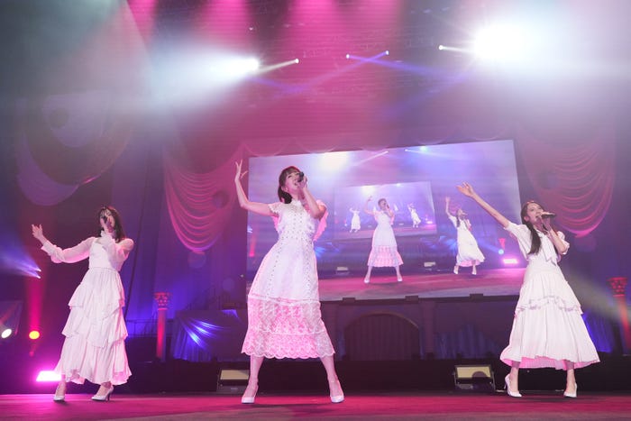 「古参も新規も⼤集合︕なんでもありのAKBでっせスペシャル」(C)AKB48