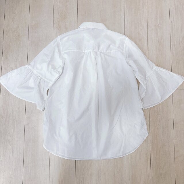 GU　フレアスリーブロングシャツ　バックスタイル