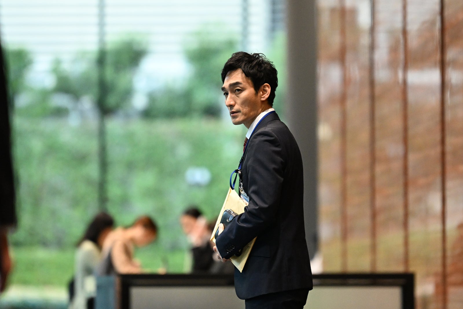 草なぎ剛 「罠の戦争」第3話より（C）カンテレ