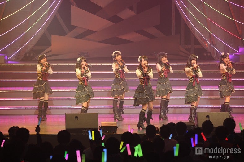 「遠距離ポスター」／（C）AKS