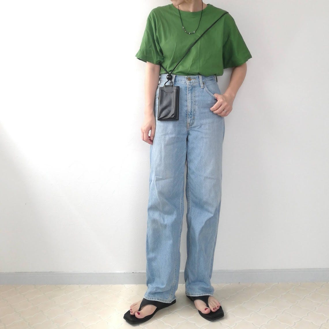サンダル　コーデ　デニム　黒