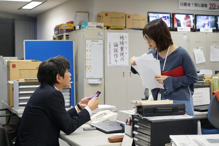 長谷川朝晴、石田ゆり子/「民衆の敵」最終話より(C)フジテレビ