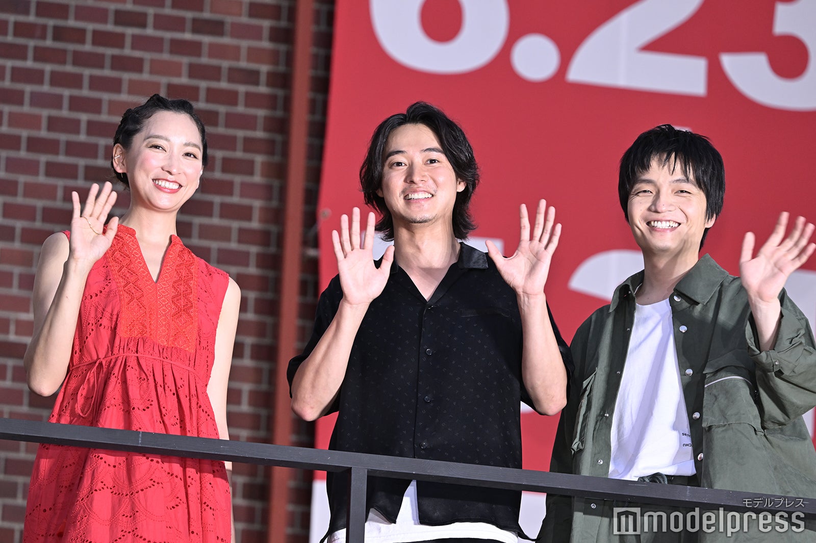 杏、山崎賢人、岡山天音（C）モデルプレス