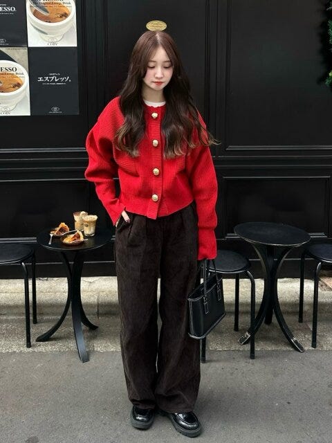 クラシカル上品コーデ 2025冬大人女性赤ニットクラシカル上品コーデ