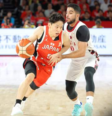 バスケ日本が2次予選2連勝発進 W杯開催国カタールに衝撃の53点差圧勝、八村が30得点6リバウンド4アシストの大暴れ カタール監督激高水かけ退場の暴挙に騒然も