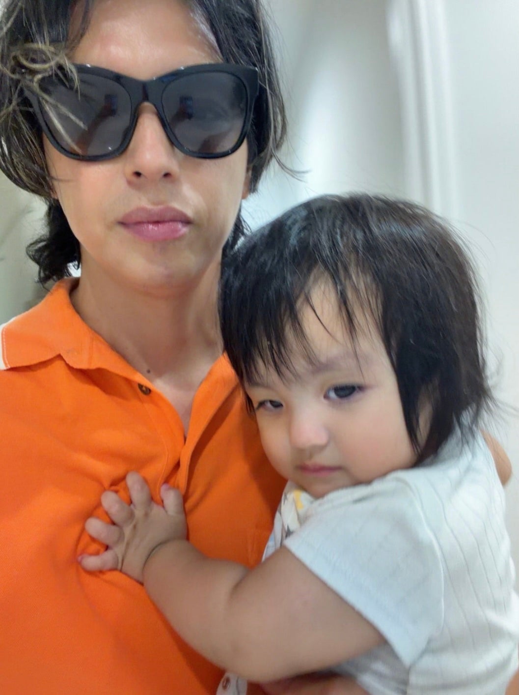 アレクサンダー、長男の習い事に付き添う「ちょっと不機嫌なグーちゃん」との親子ショット