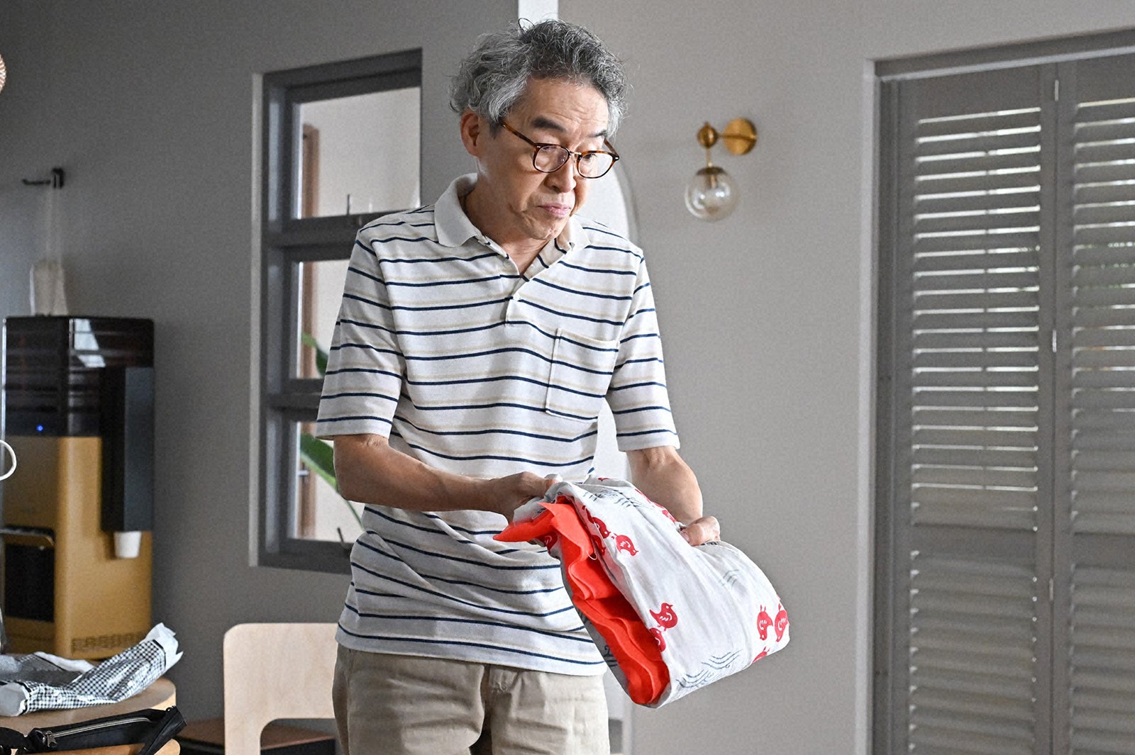 酒向芳「西園寺さんは家事をしない」第8話より（C）TBS