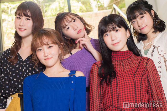 Little Glee Monster(左上から時計回りに)かれん、MAYU、アサヒ、manaka、芹奈(C)モデルプレス