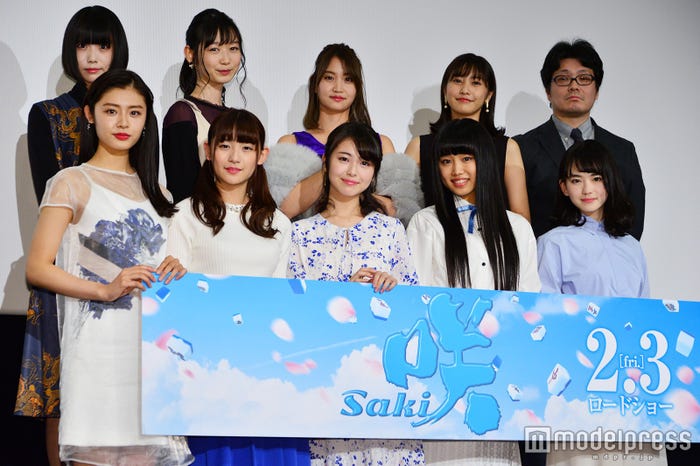 (前列左から)古畑星夏、浅川梨奈、浜辺美波、廣田あいか、山田杏奈(後列左から)あの、岡本夏美、永尾まりや、佐野ひなこ、小沼雄一監督(C)モデルプレス