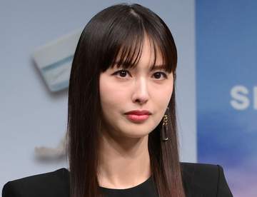 嘘っ！絶対に40歳に見えないカリスマモデル 足の指先まで美しい 長すぎる足にサンダルが衝撃「まじ綺麗」「若い！」「やっと時代が追いついた」 今年13歳の娘いるのが