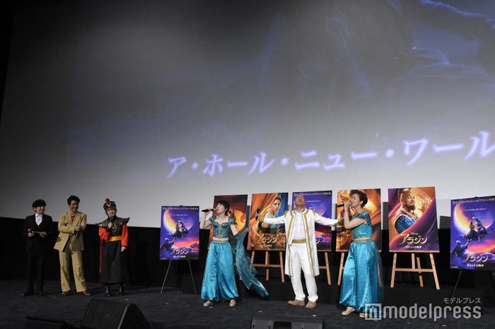 レイザーラモンRGら「ホール・ニュー・ワールド」熱唱 (C)モデルプレス