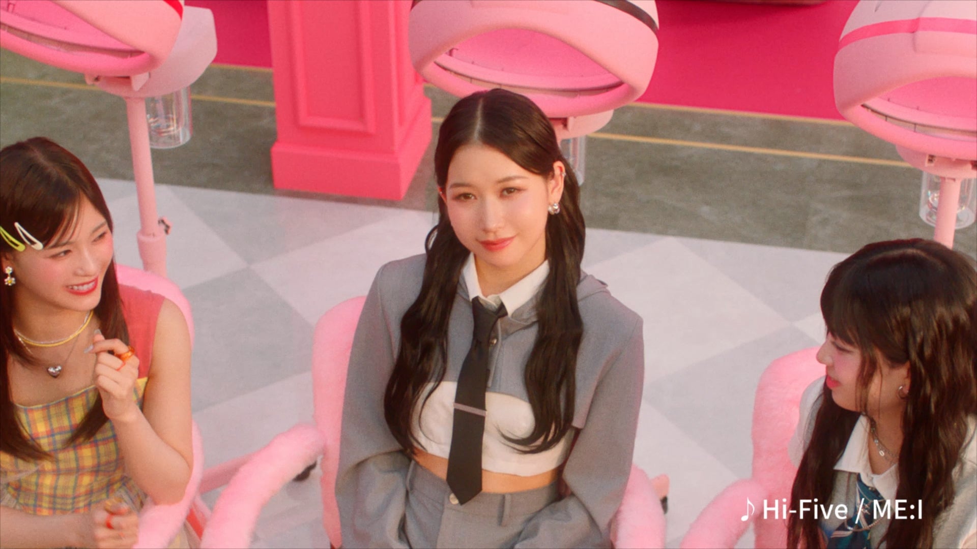 ME:I「ホットペッパービューティー」新WebCMより（提供写真）