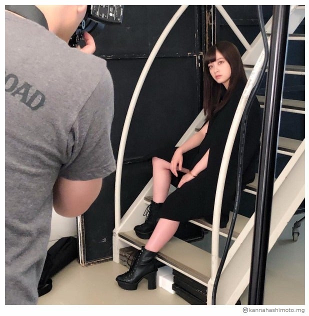 橋本環奈、太ももチラリ SEXYショットに絶賛の声「色気すごい」「ドキドキする」