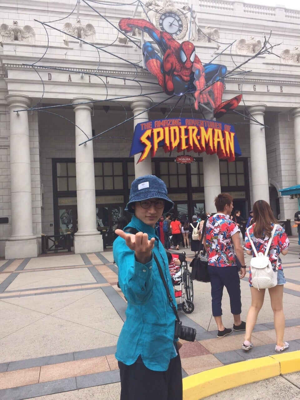 スパイダーマンのポーズ