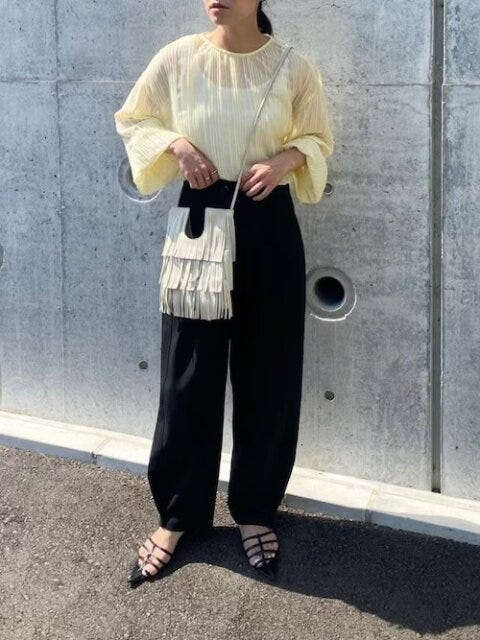 イエロー