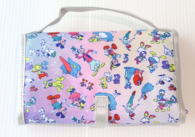 ディズニー100 多機能ポーチ ムック本 ムック 付録 人気 おすすめ オススメ 宝島社 宝島 レビュー 便利 優秀 当たり 最高 2023 ディズニー100 多機能ポーチ ポーチ 総柄 ミッキー ミニ― グーフィー ピノキオ ダンボ おしゃれキャット わんわん物語 チップとデール チプデ プルート バンビ 101匹わんちゃん ドナルド デイジー ピーターパン マリーちゃん
