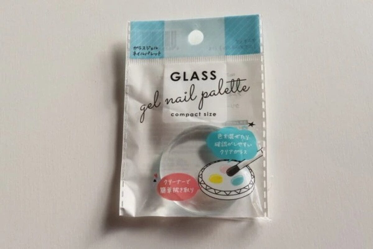 ダイソー　ガラスジェルネイルパレット　パッケージ
