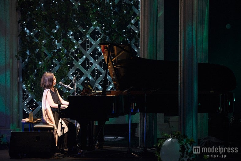 約10000人の心音で制作された楽曲「end and and ～10,000 hearts～」を初披露